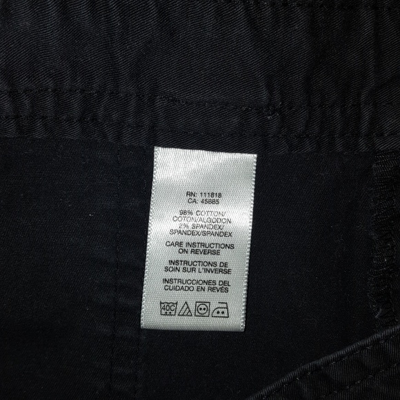 Michael Kors 4-pocket shorts with MK charm, Size 6 - Picture 7 of 7